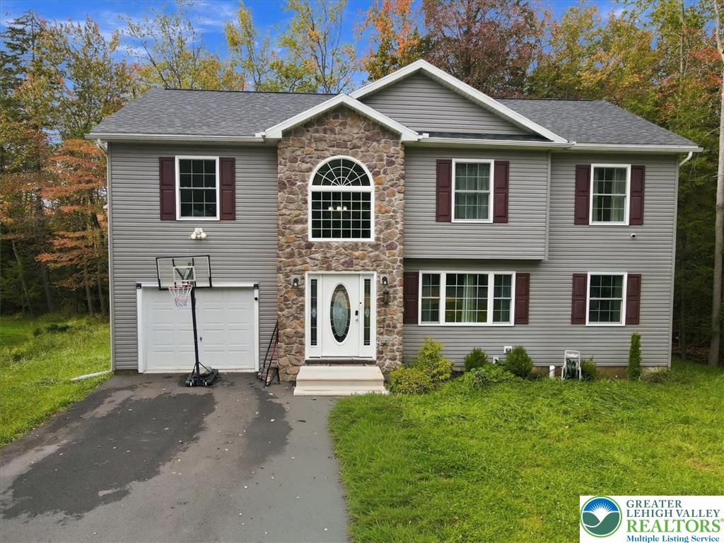 425 Scotch Pine Drive Property Photo 2