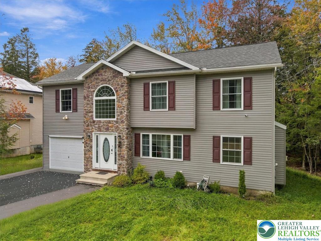 425 Scotch Pine Drive Property Photo 3