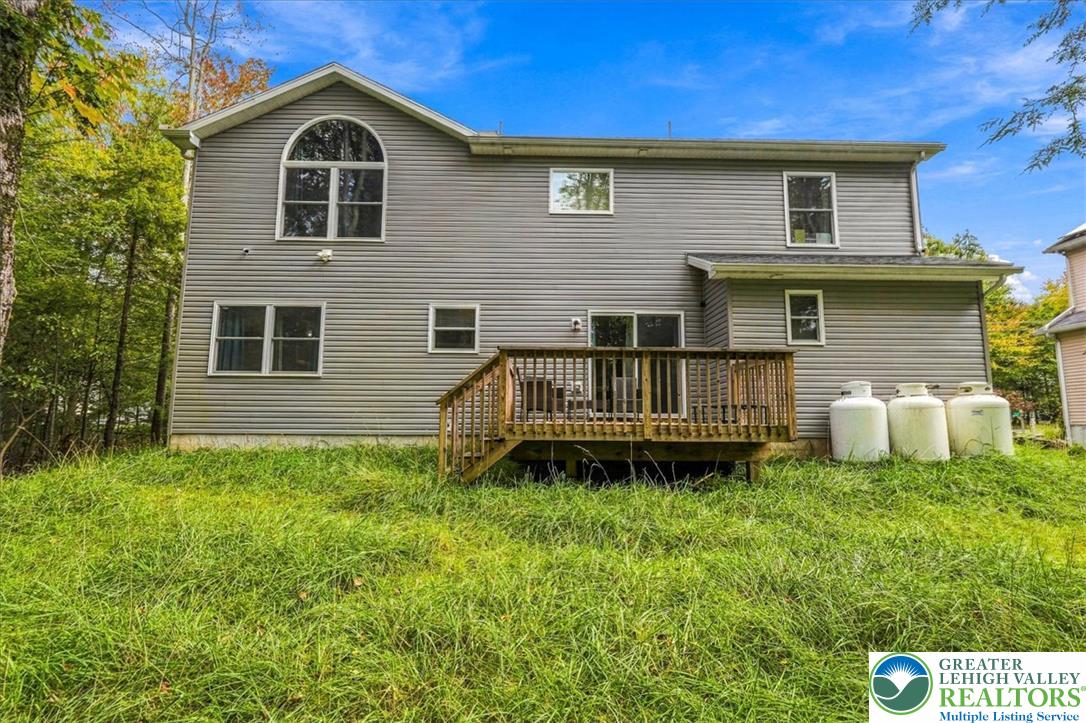 425 Scotch Pine Drive Property Photo 4