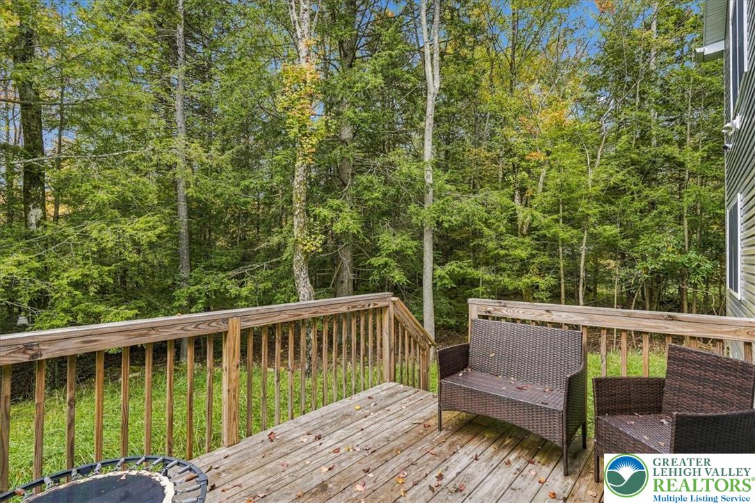 425 Scotch Pine Drive Property Photo 5