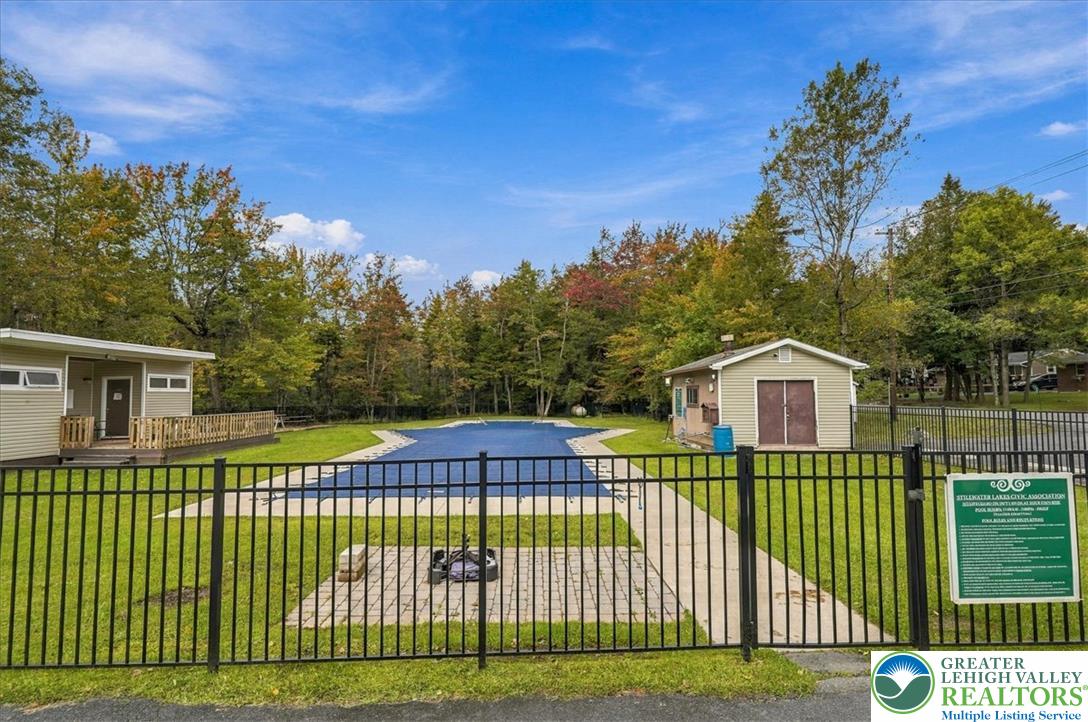 425 Scotch Pine Drive Property Photo 12