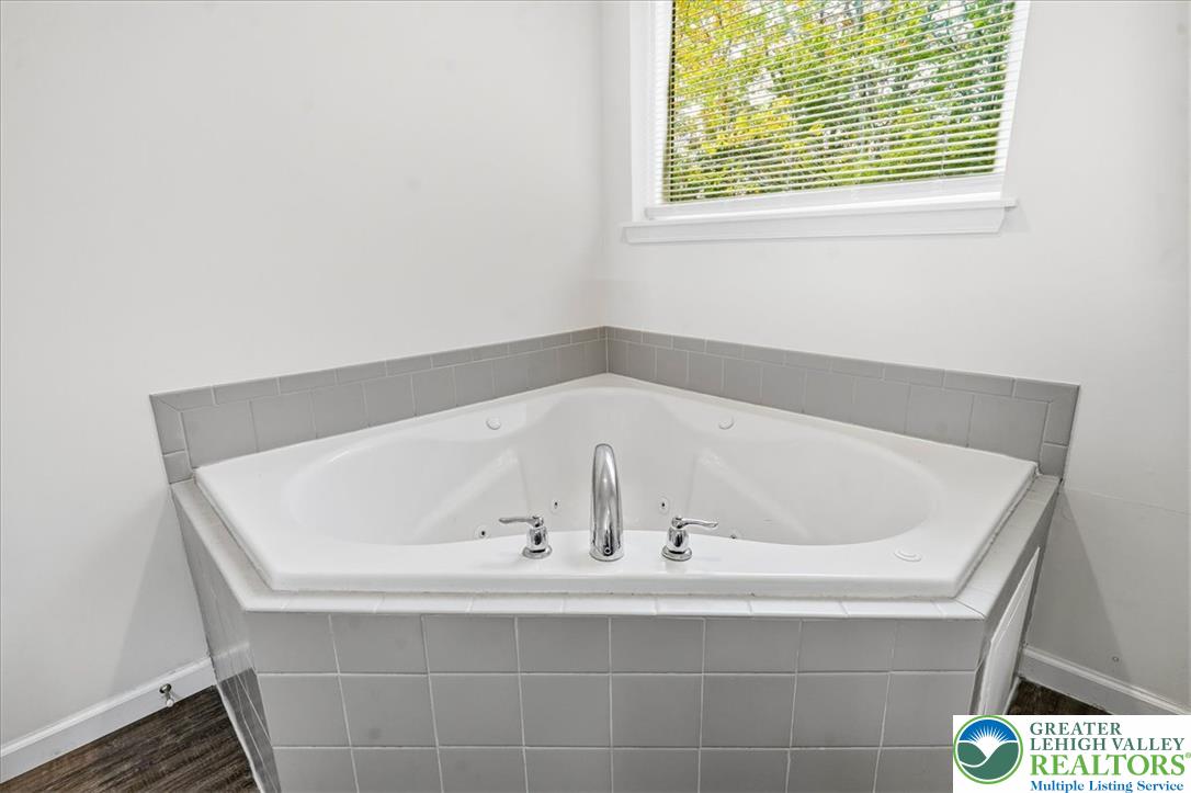425 Scotch Pine Drive Property Photo 33