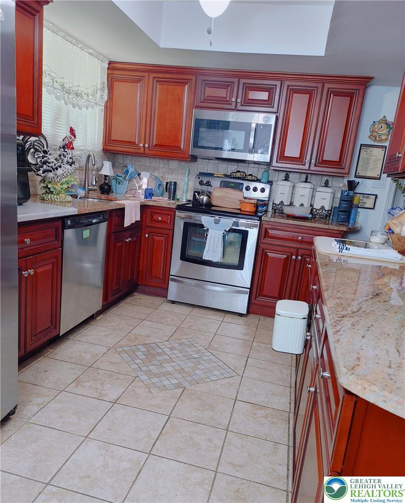105 Tulip Trail Property Photo 3
