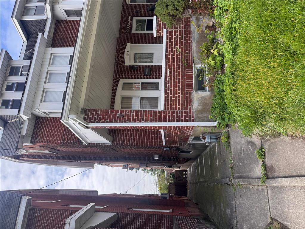 1044 Fullerton Avenue Property Photo 2