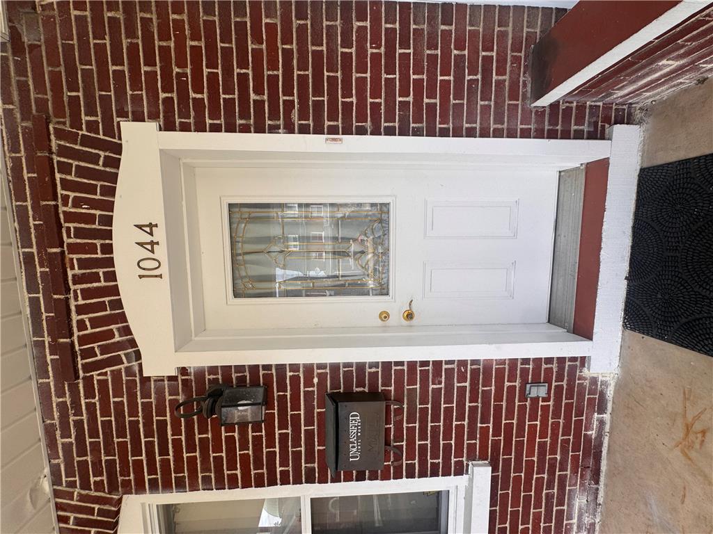 1044 Fullerton Avenue Property Photo 3