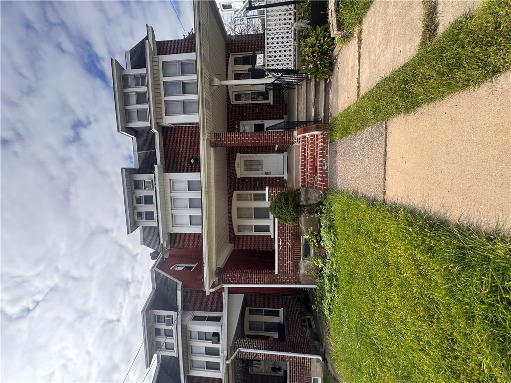 1044 Fullerton Avenue Property Photo 4