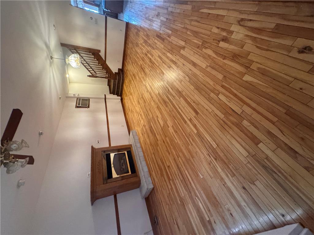 1044 Fullerton Avenue Property Photo 7