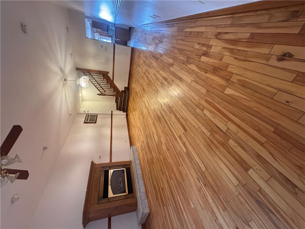 1044 Fullerton Avenue Property Photo 8