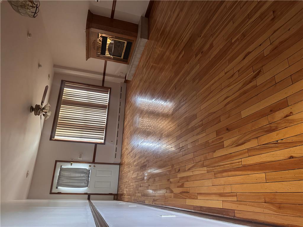 1044 Fullerton Avenue Property Photo 9