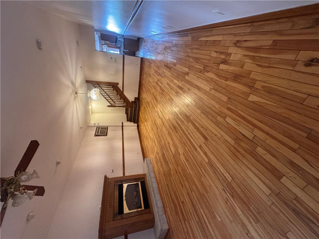 1044 Fullerton Avenue Property Photo 10