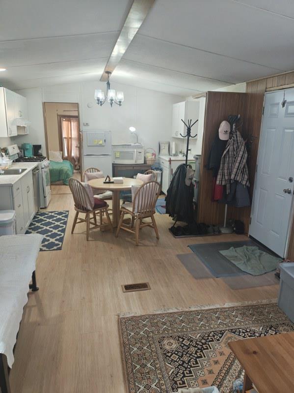 26 Smoke Signal Property Photo 4