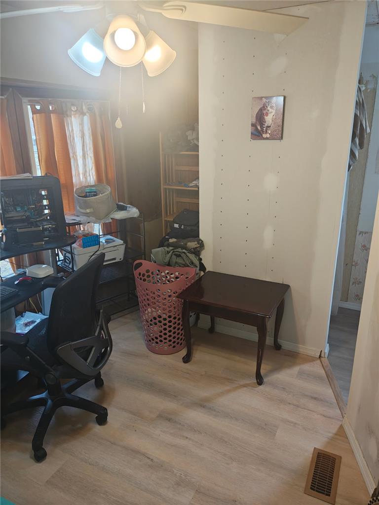 26 Smoke Signal Property Photo 6