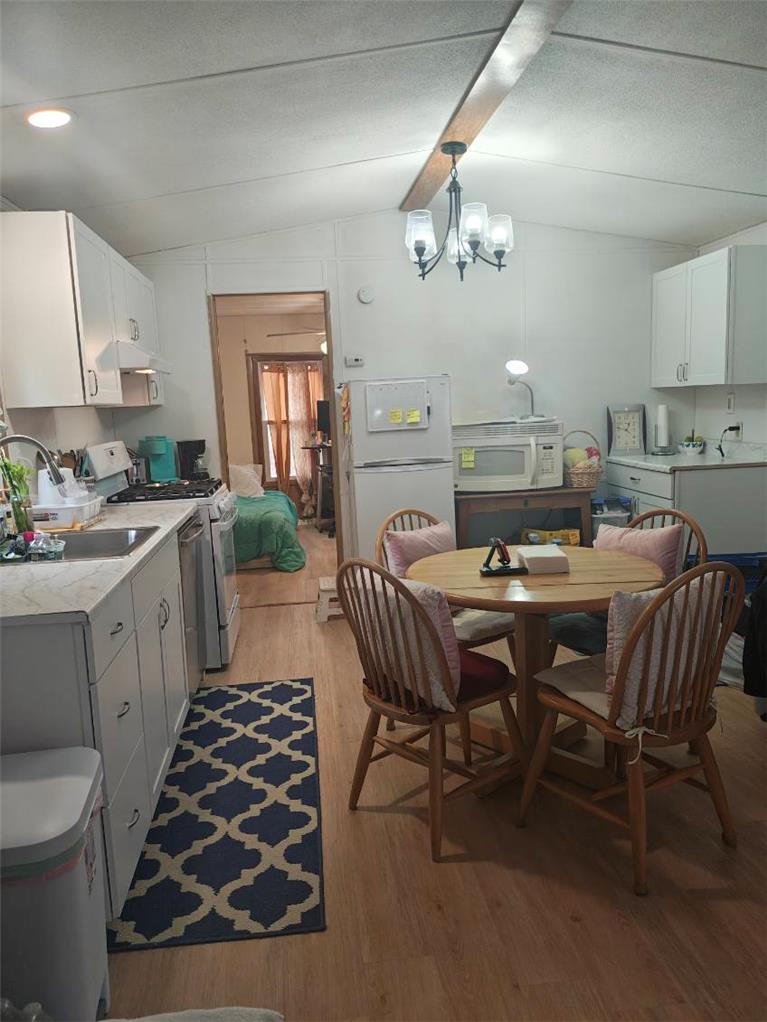 26 Smoke Signal Property Photo 16