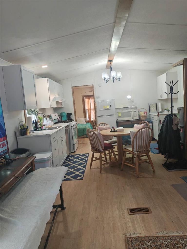 26 Smoke Signal Property Photo 22