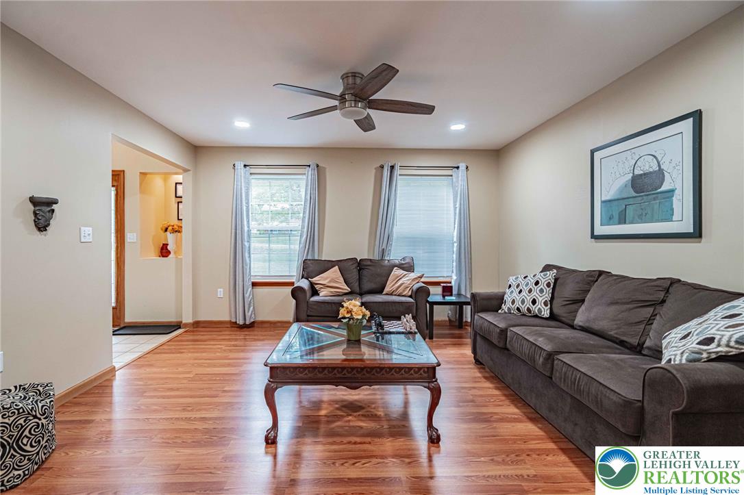 159 Winding Way Property Photo 4