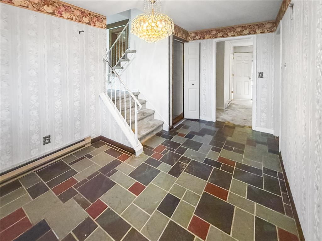 7672 Hilltop Court Property Photo 3