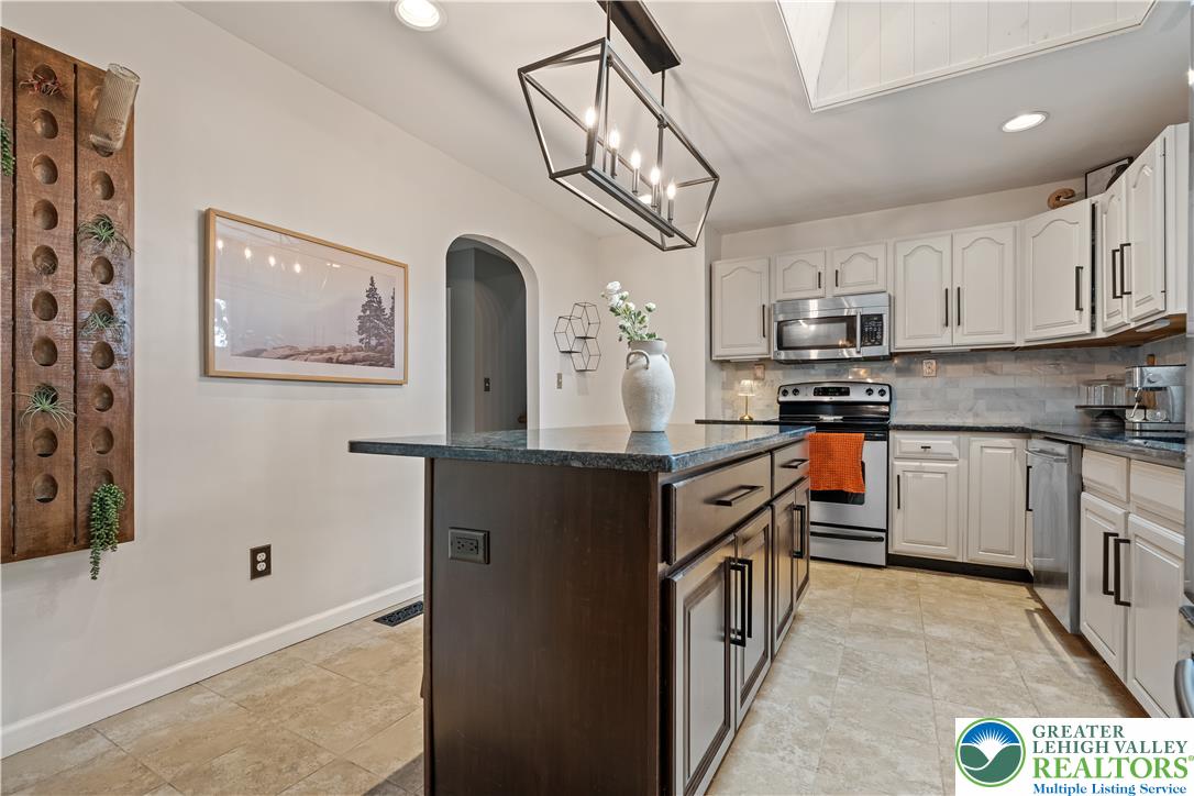 2569 Woods Edge Road Property Photo 8