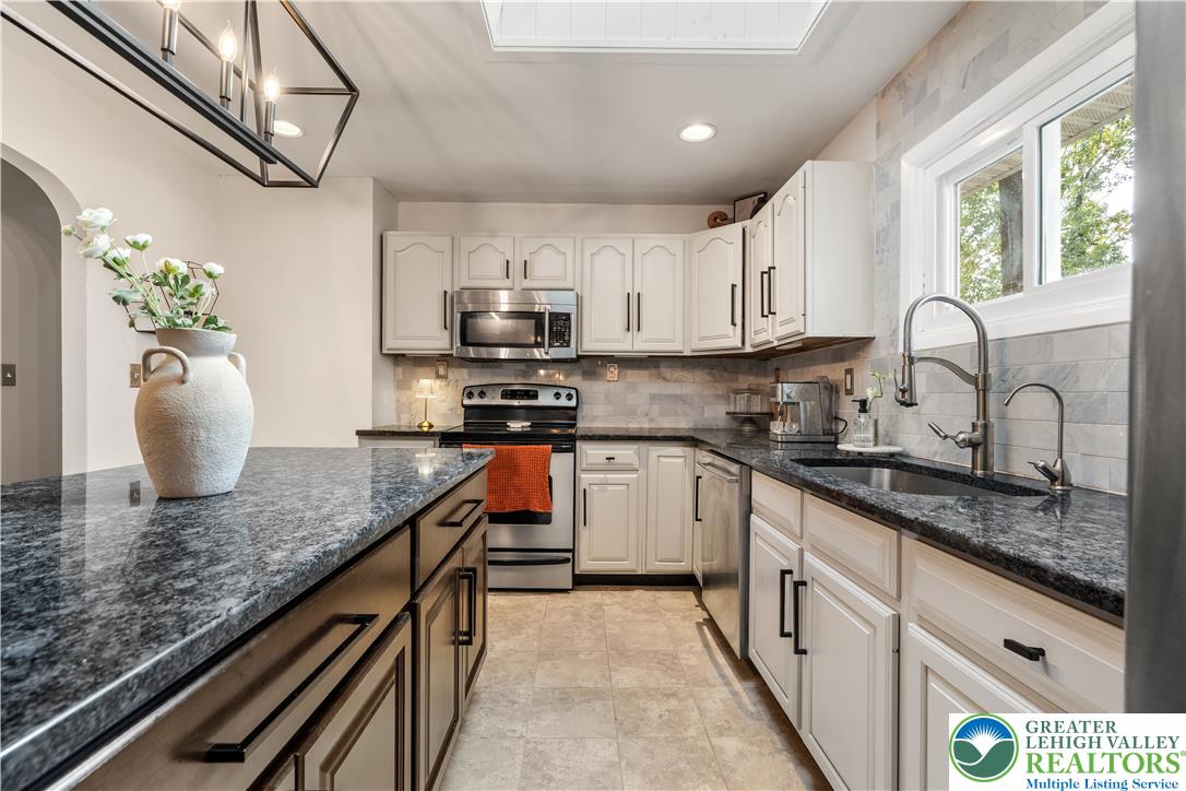 2569 Woods Edge Road Property Photo 11