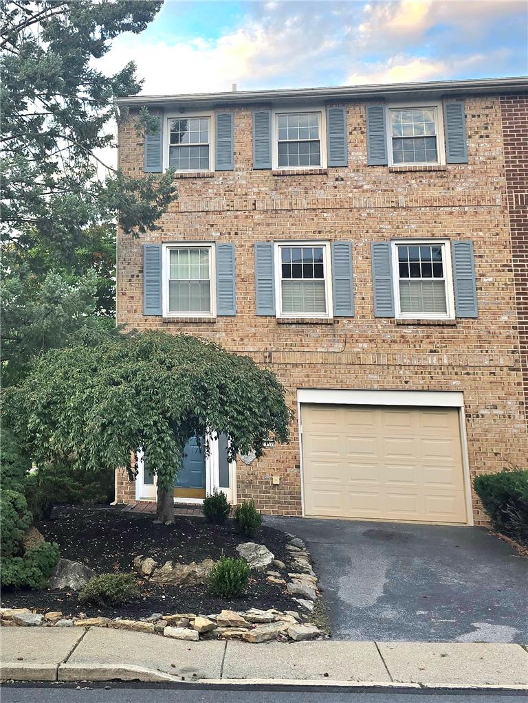 977 Barnside Court Property Photo 1