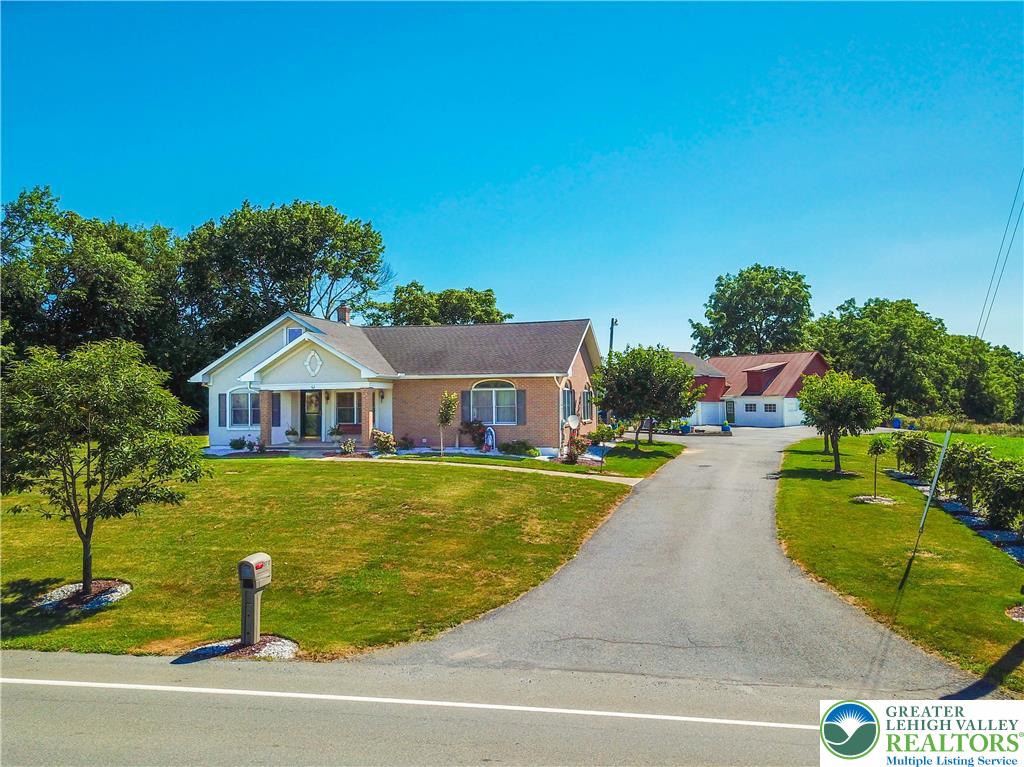 578 Daniels Road Property Photo 2