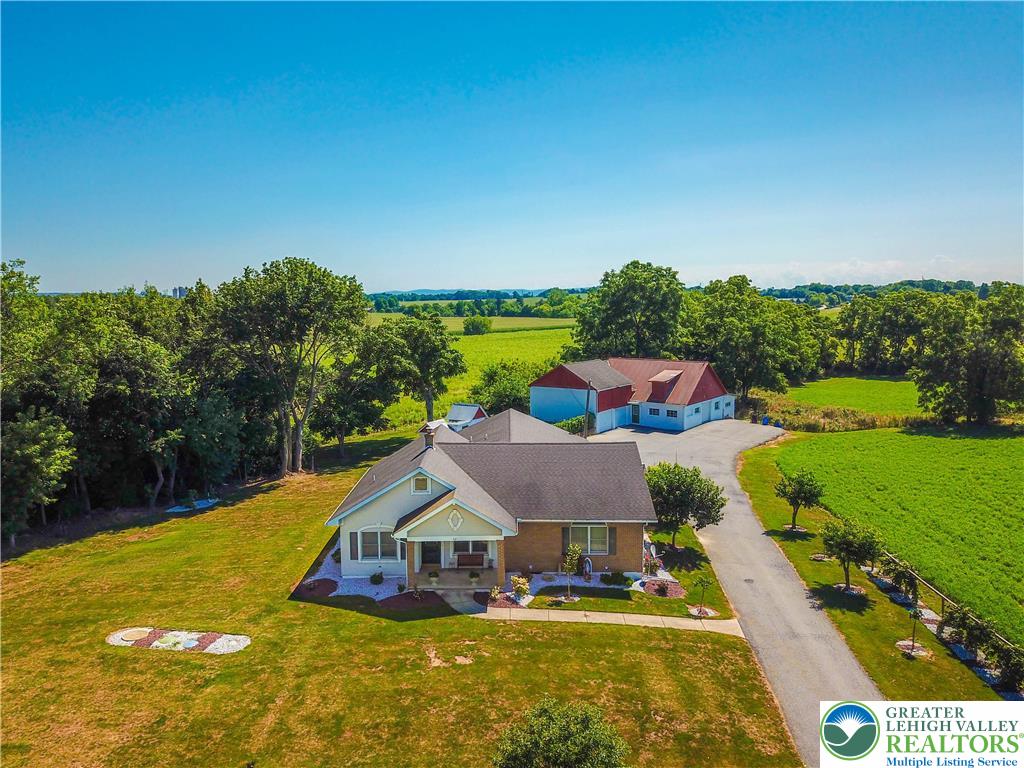 578 Daniels Road Property Photo 3