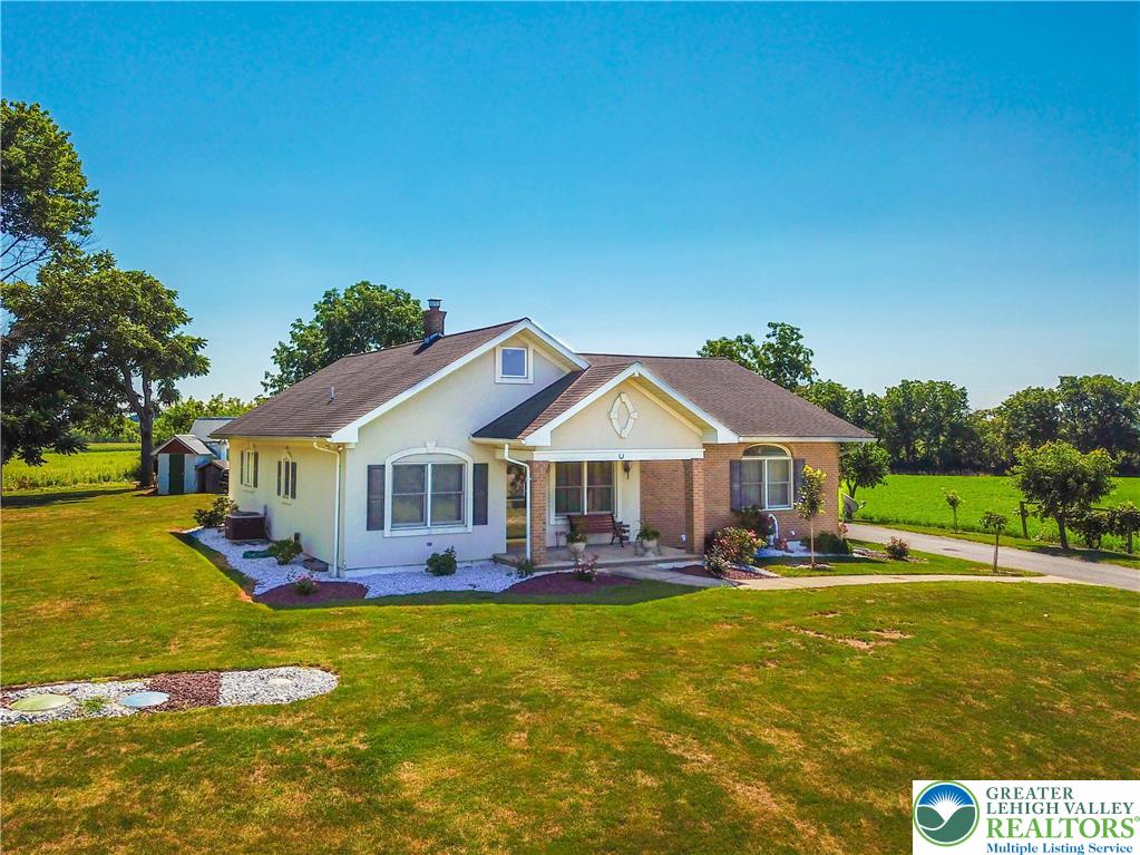 578 Daniels Road Property Photo 4