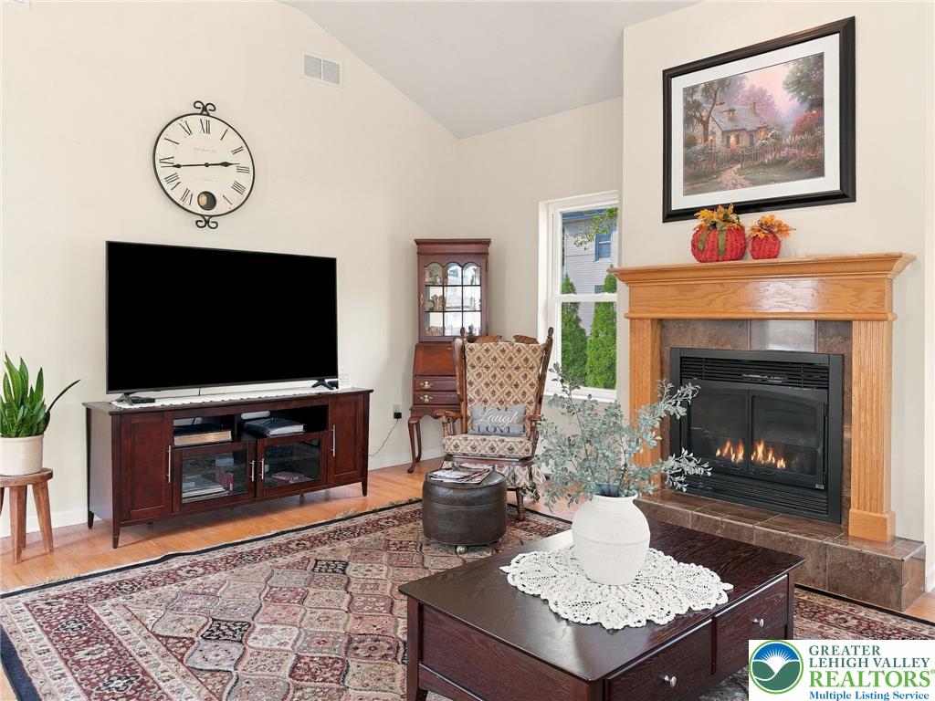 1873 Whitehall Avenue Property Photo 20