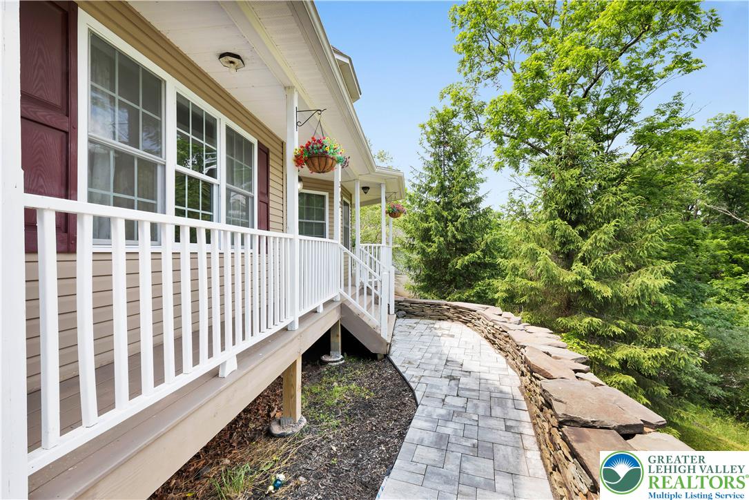 312 Reagan Drive Property Photo 4