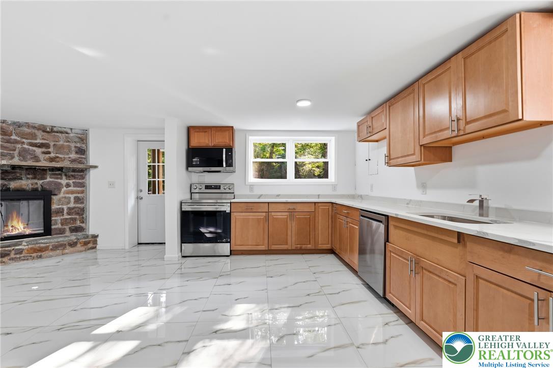 158 Pineknoll Drive Property Photo 8