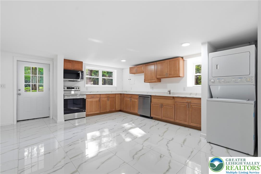 158 Pineknoll Drive Property Photo 10