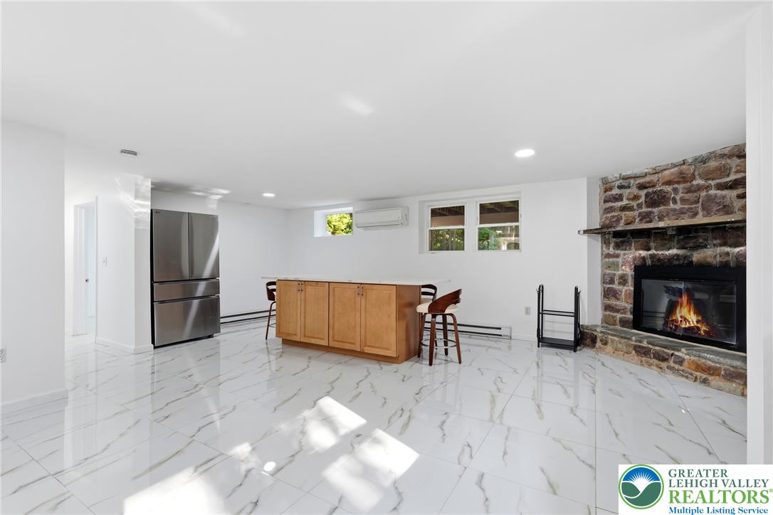 158 Pineknoll Drive Property Photo 12