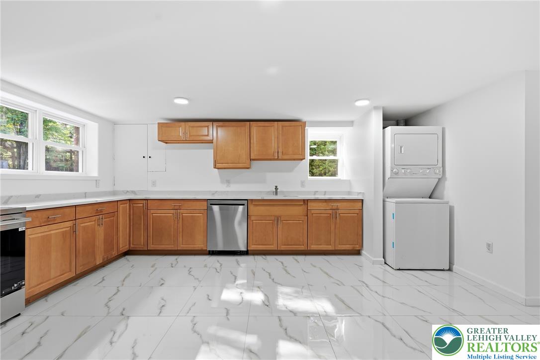 158 Pineknoll Drive Property Photo 13