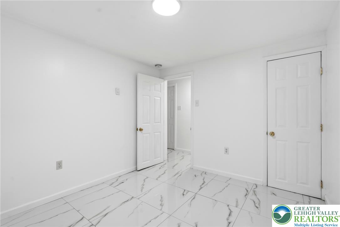 158 Pineknoll Drive Property Photo 15