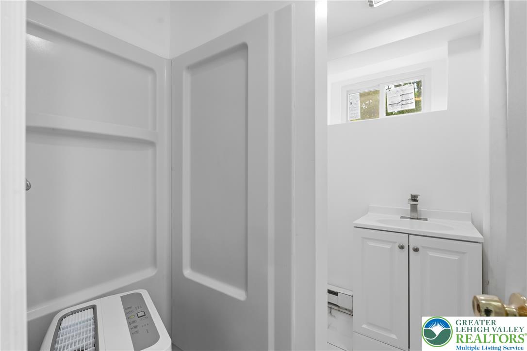 158 Pineknoll Drive Property Photo 17