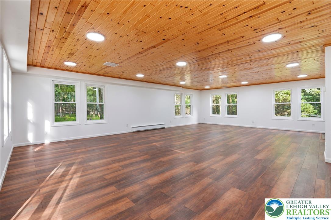 158 Pineknoll Drive Property Photo 18