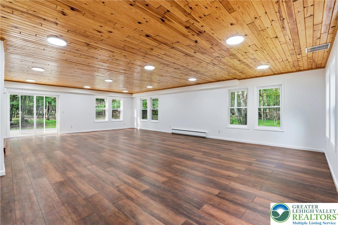 158 Pineknoll Drive Property Photo 19