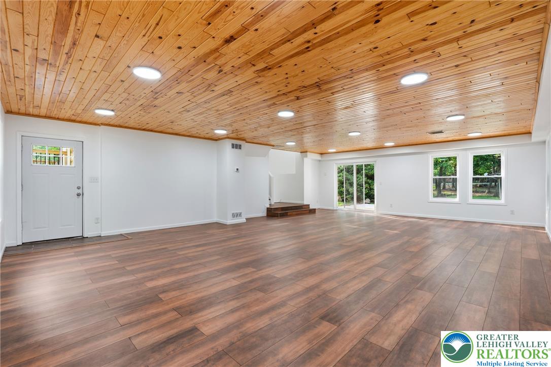 158 Pineknoll Drive Property Photo 20
