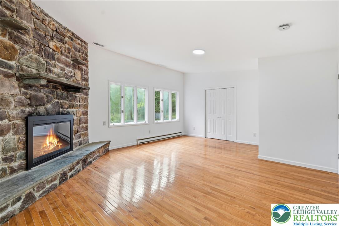 158 Pineknoll Drive Property Photo 23