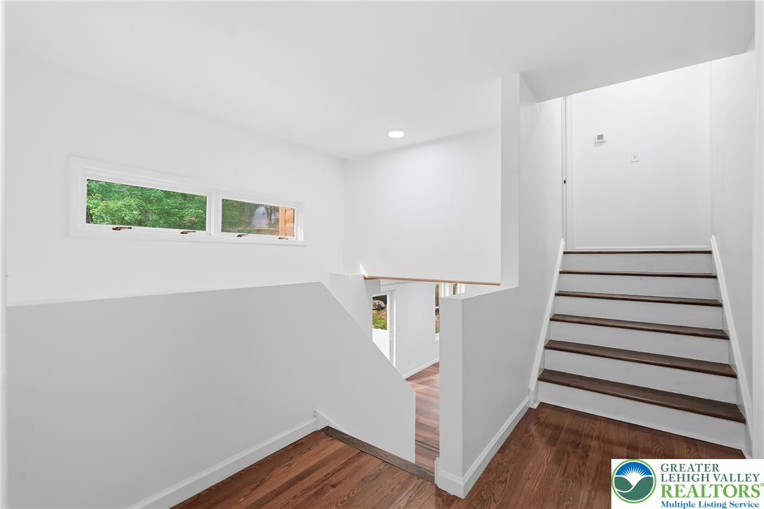 158 Pineknoll Drive Property Photo 29