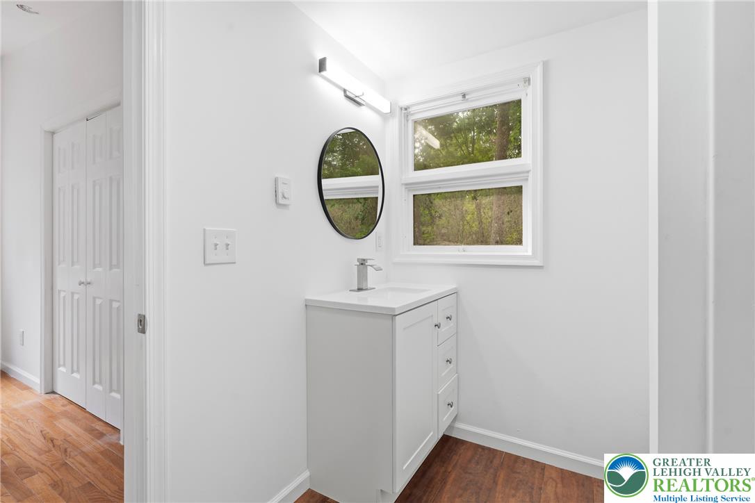 158 Pineknoll Drive Property Photo 33