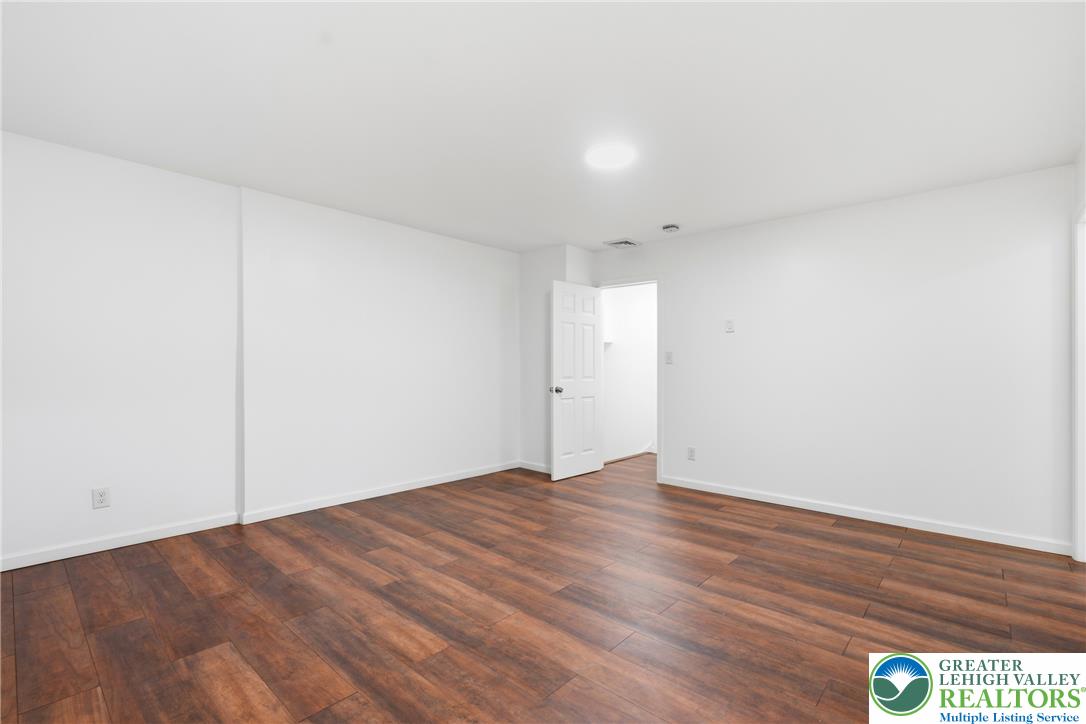 158 Pineknoll Drive Property Photo 37