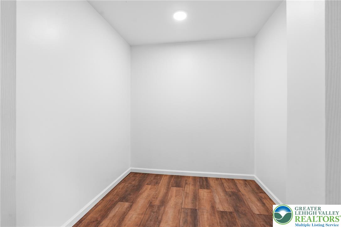 158 Pineknoll Drive Property Photo 38