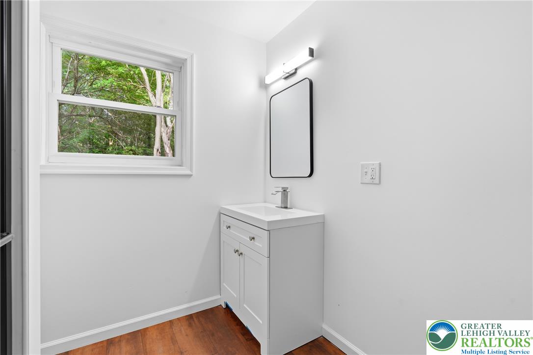 158 Pineknoll Drive Property Photo 45