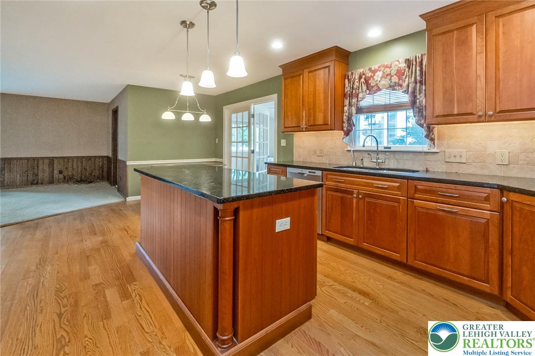 919 Hawthorn Road Property Photo 12