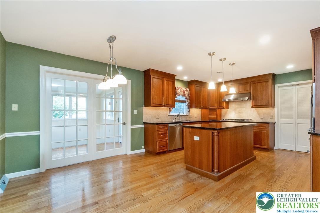 919 Hawthorn Road Property Photo 14