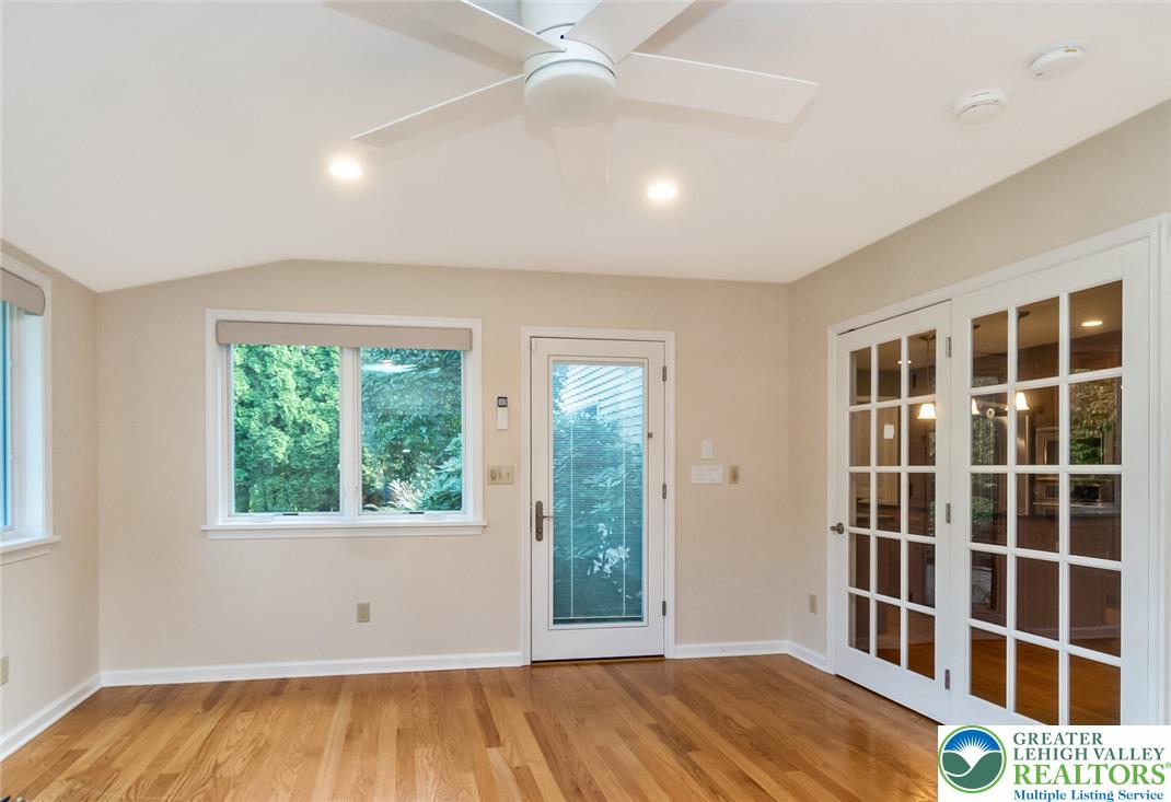 919 Hawthorn Road Property Photo 16