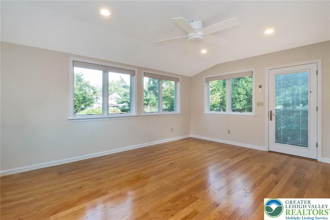 919 Hawthorn Road Property Photo 17
