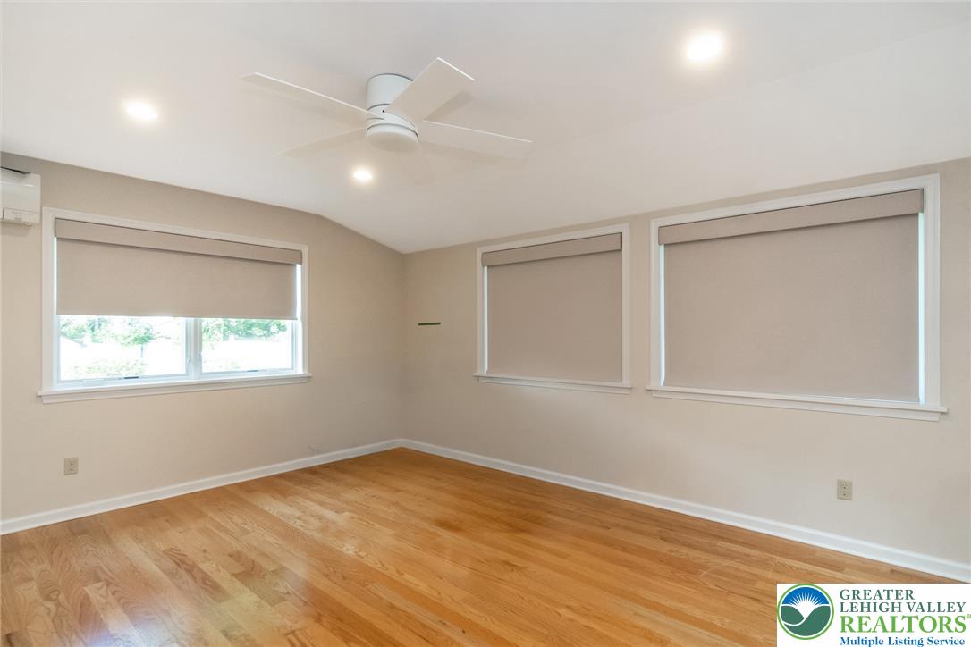 919 Hawthorn Road Property Photo 18