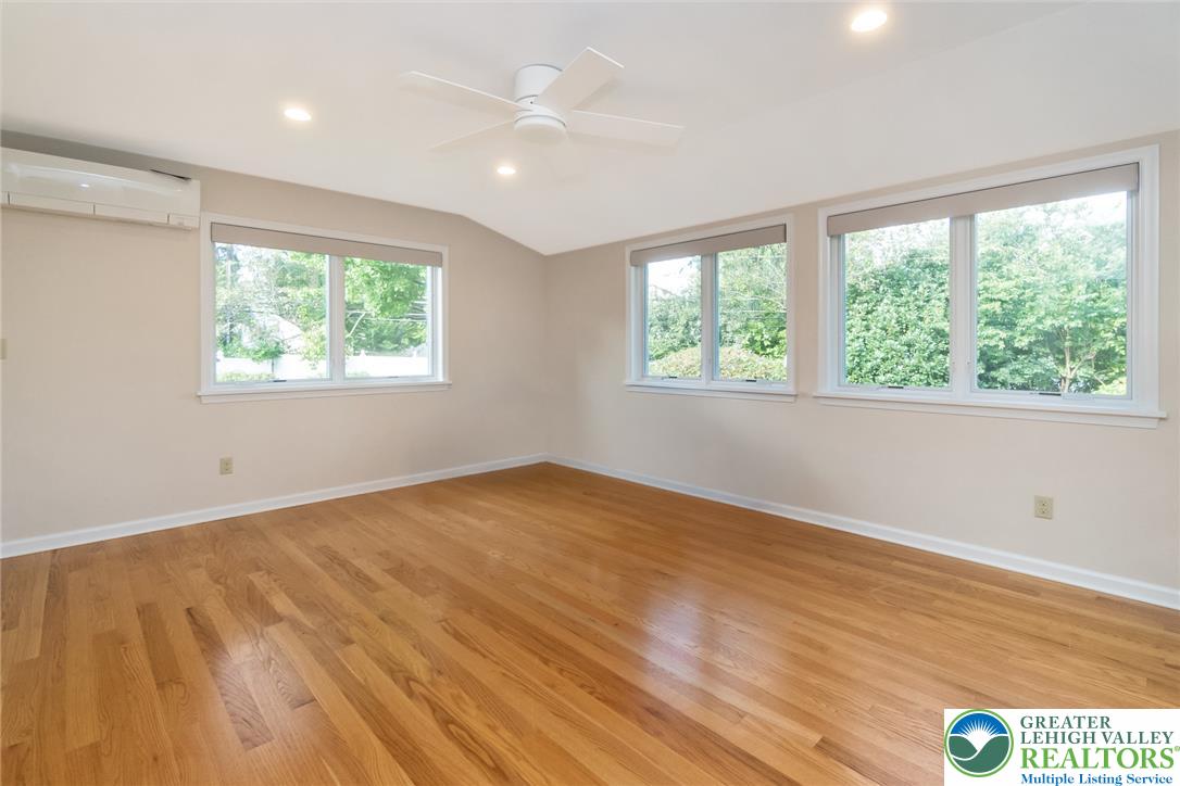 919 Hawthorn Road Property Photo 19