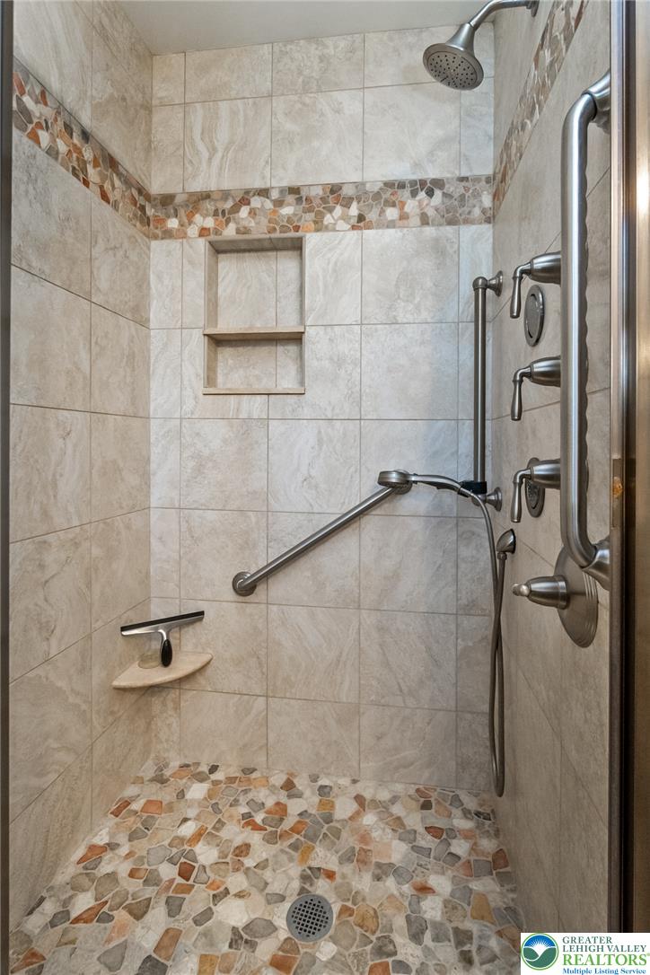 919 Hawthorn Road Property Photo 36